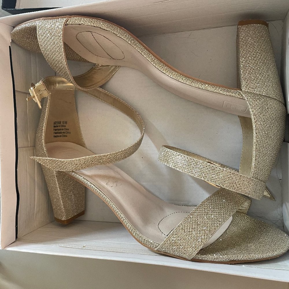 David's Bridal Occasion Shoes - Size 10W, Gold Glitter, 3" heel
